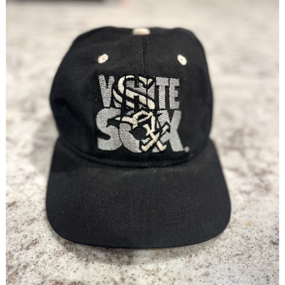 Vintage 90s White Sox Shadow Spellout New Era Black USA Snapback Hat VTG
